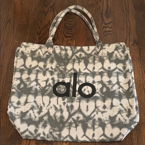 COPY - ALO Yoga Gray Tote Bag - Picture 3 of 11